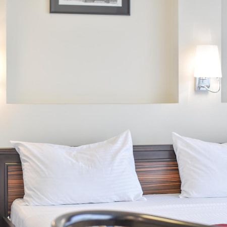 Hotel Hamburg Скопье Экстерьер фото