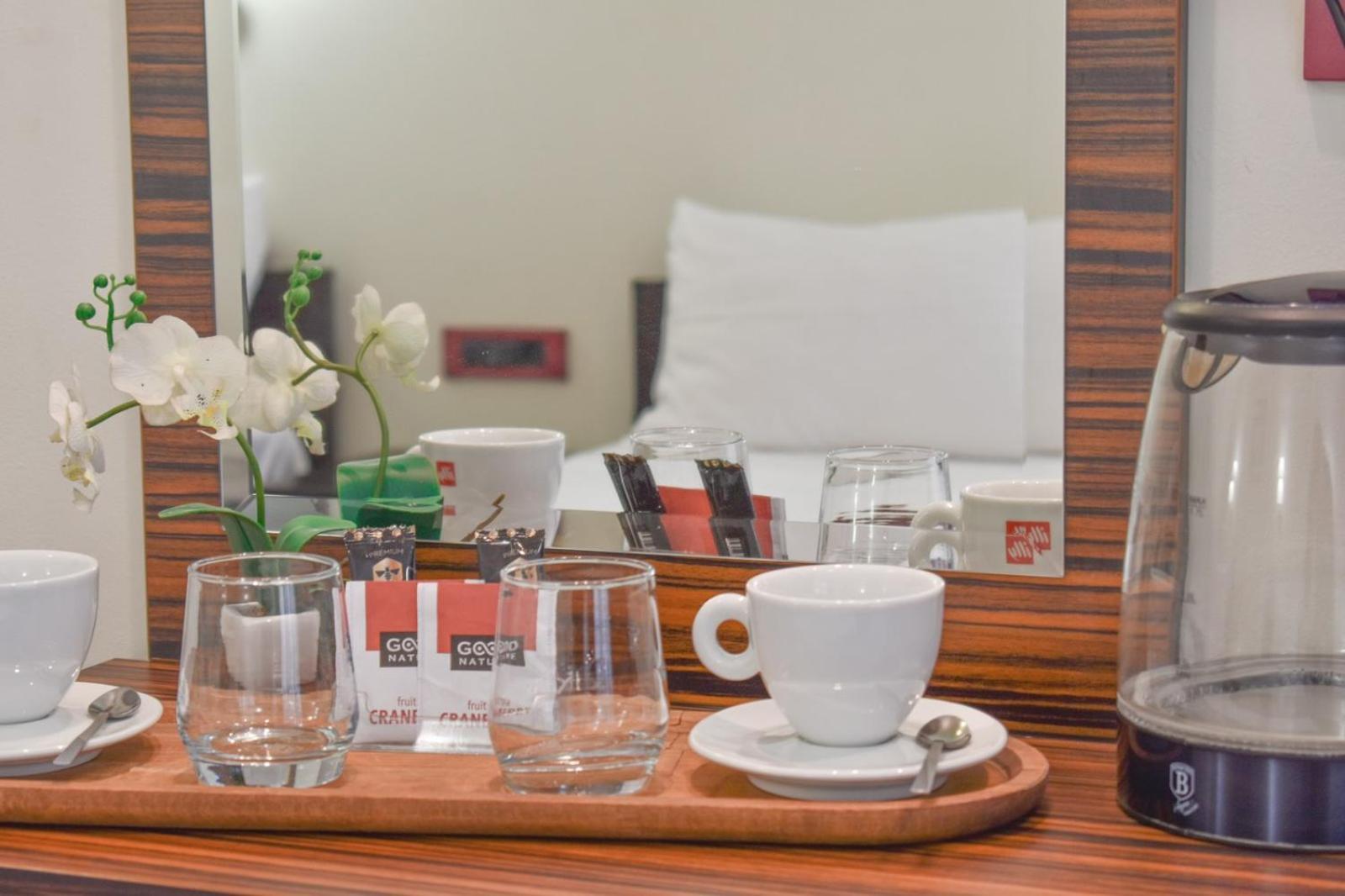 Hotel Hamburg Скопье Экстерьер фото