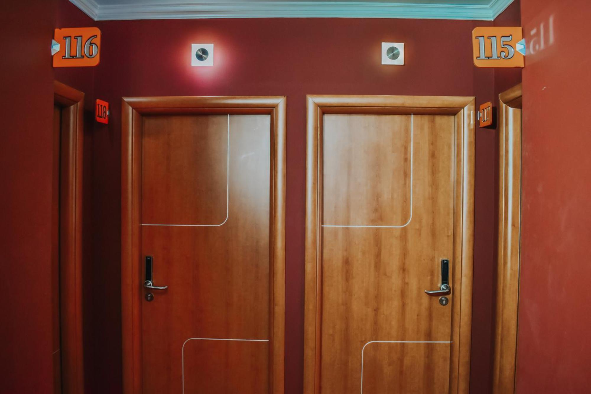 Hotel Hamburg Скопье Экстерьер фото
