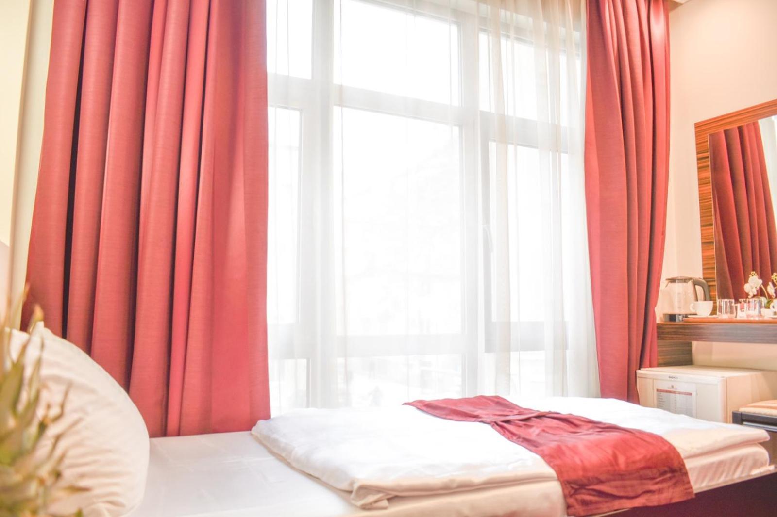 Hotel Hamburg Скопье Экстерьер фото