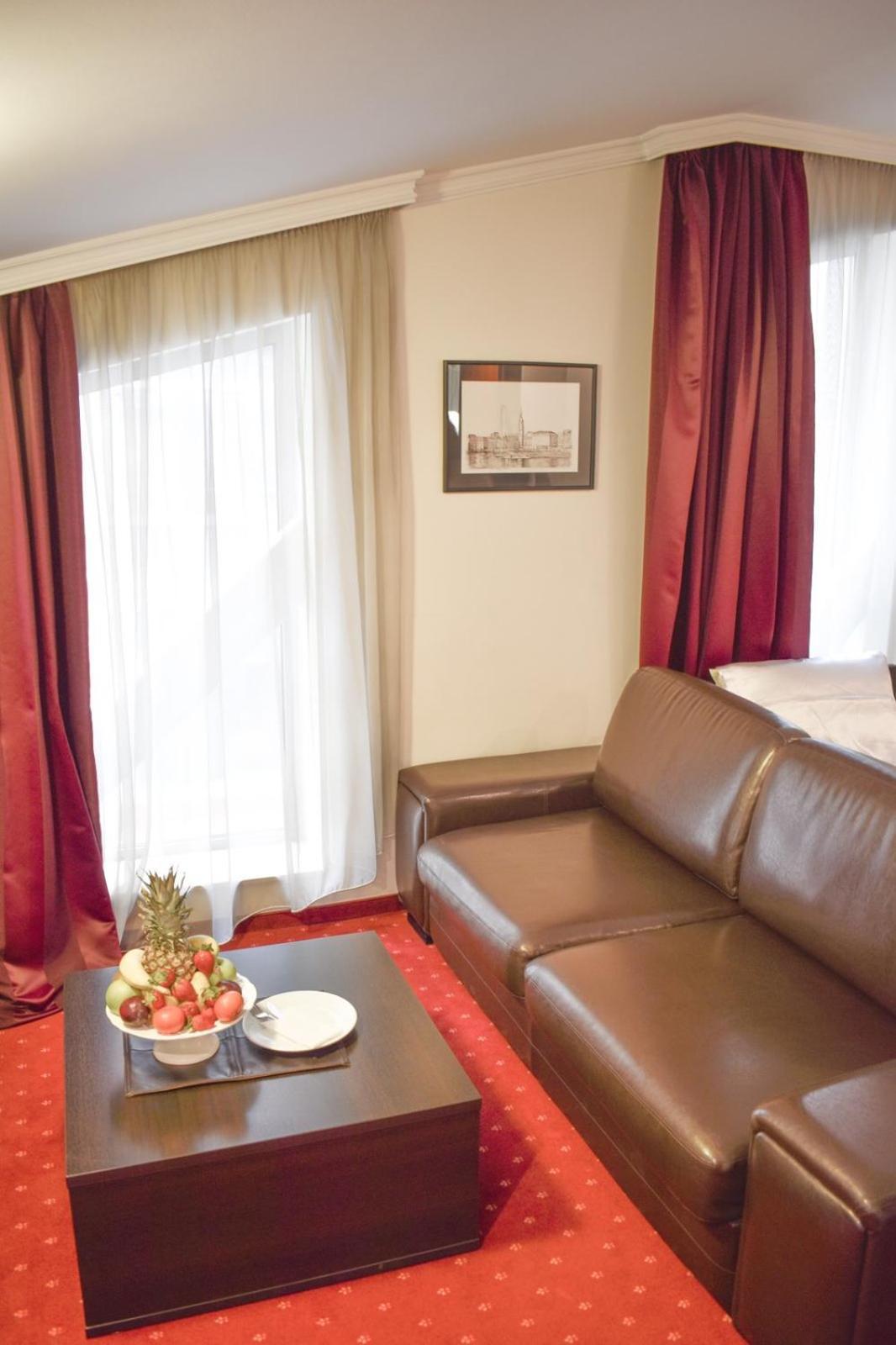 Hotel Hamburg Скопье Экстерьер фото
