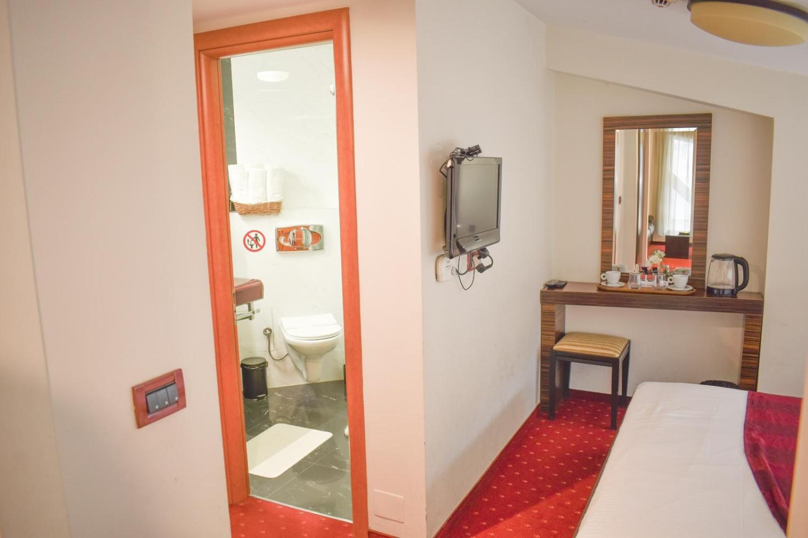 Hotel Hamburg Скопье Экстерьер фото