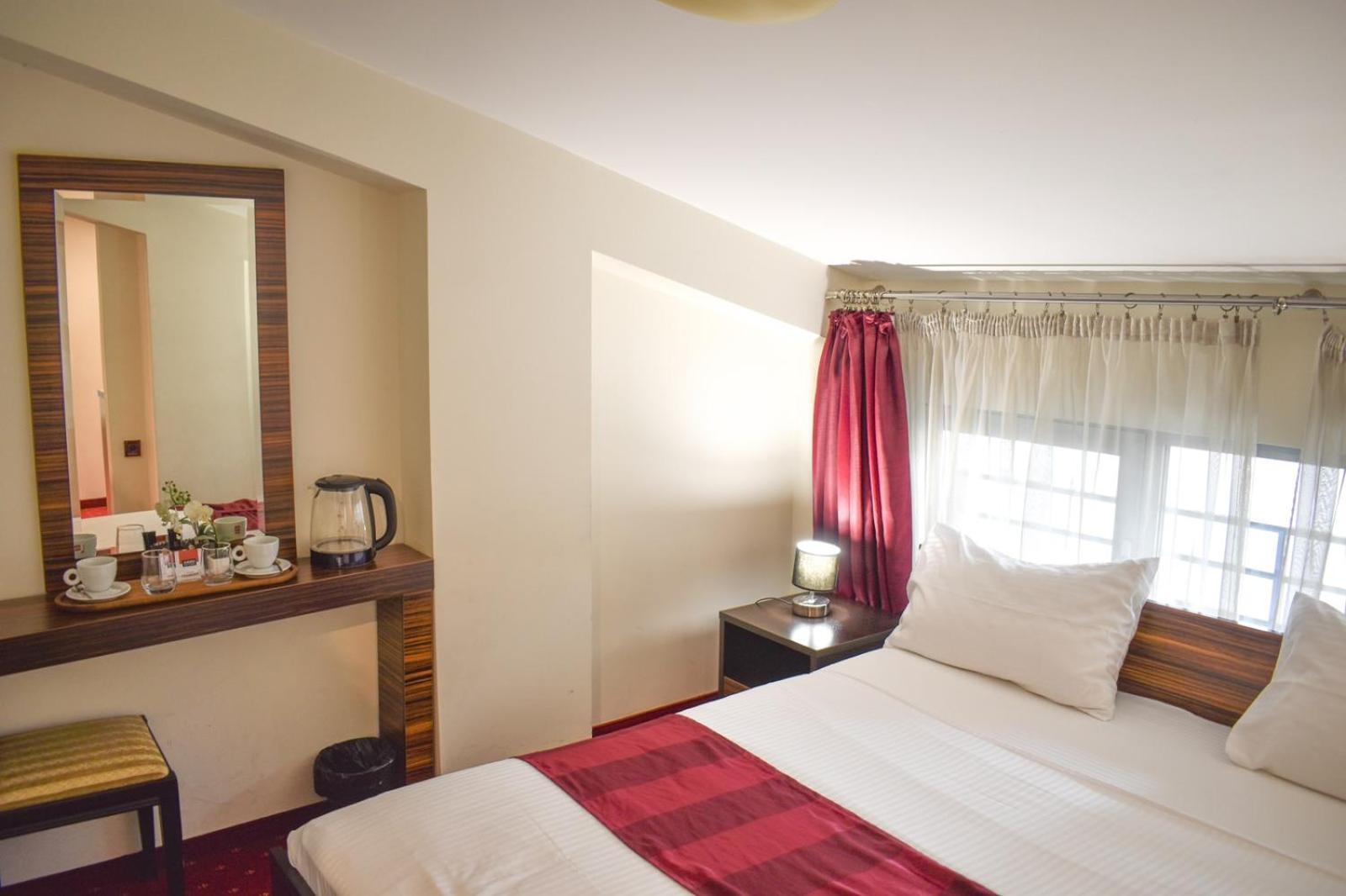 Hotel Hamburg Скопье Экстерьер фото