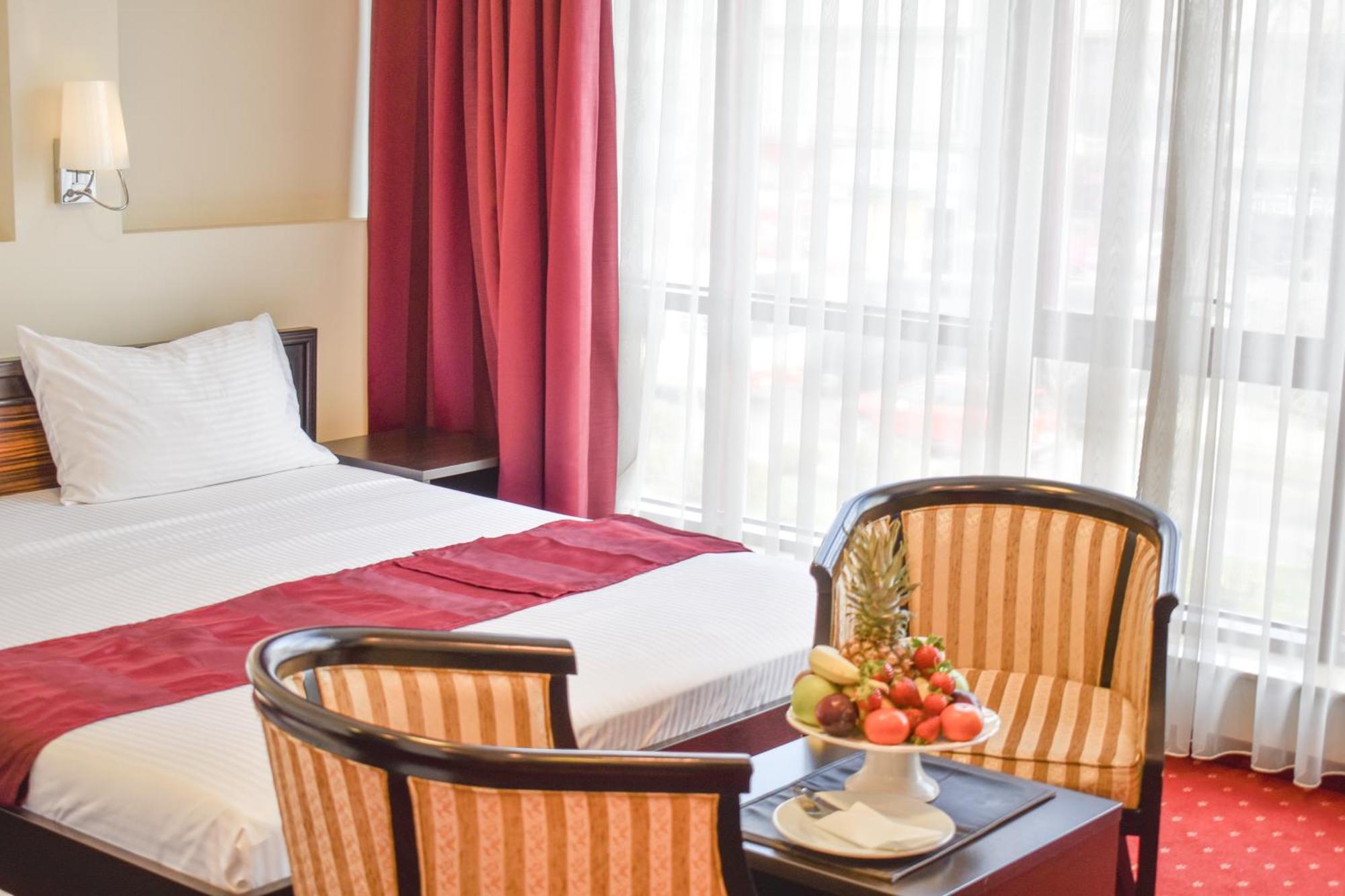 Hotel Hamburg Скопье Экстерьер фото