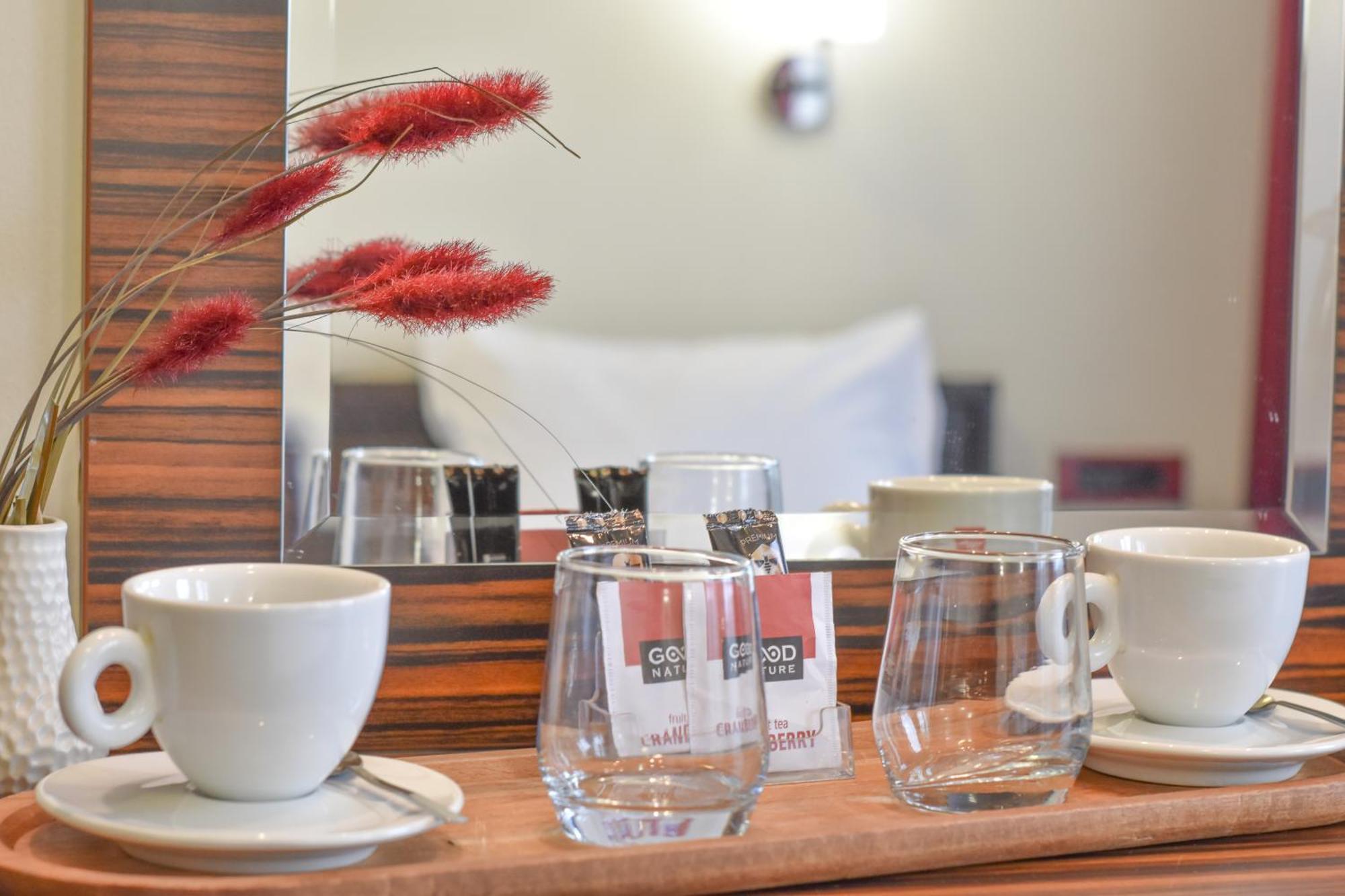 Hotel Hamburg Скопье Экстерьер фото
