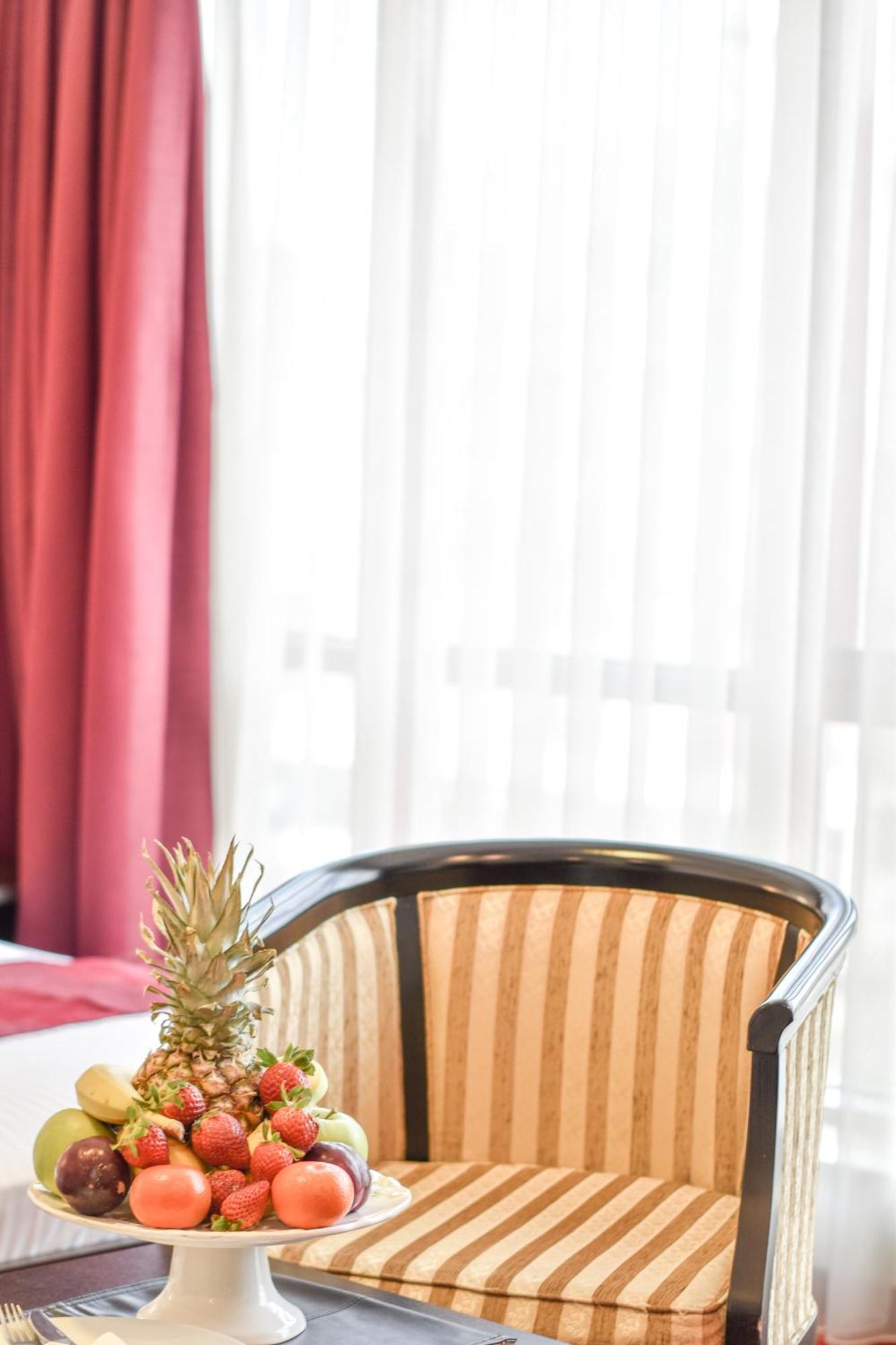Hotel Hamburg Скопье Экстерьер фото