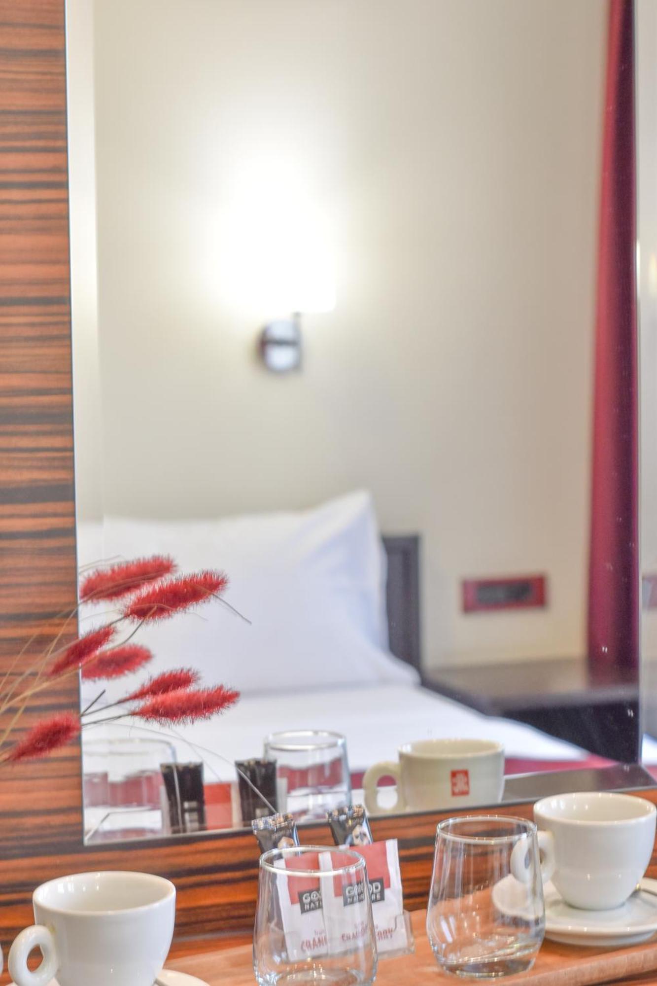 Hotel Hamburg Скопье Экстерьер фото