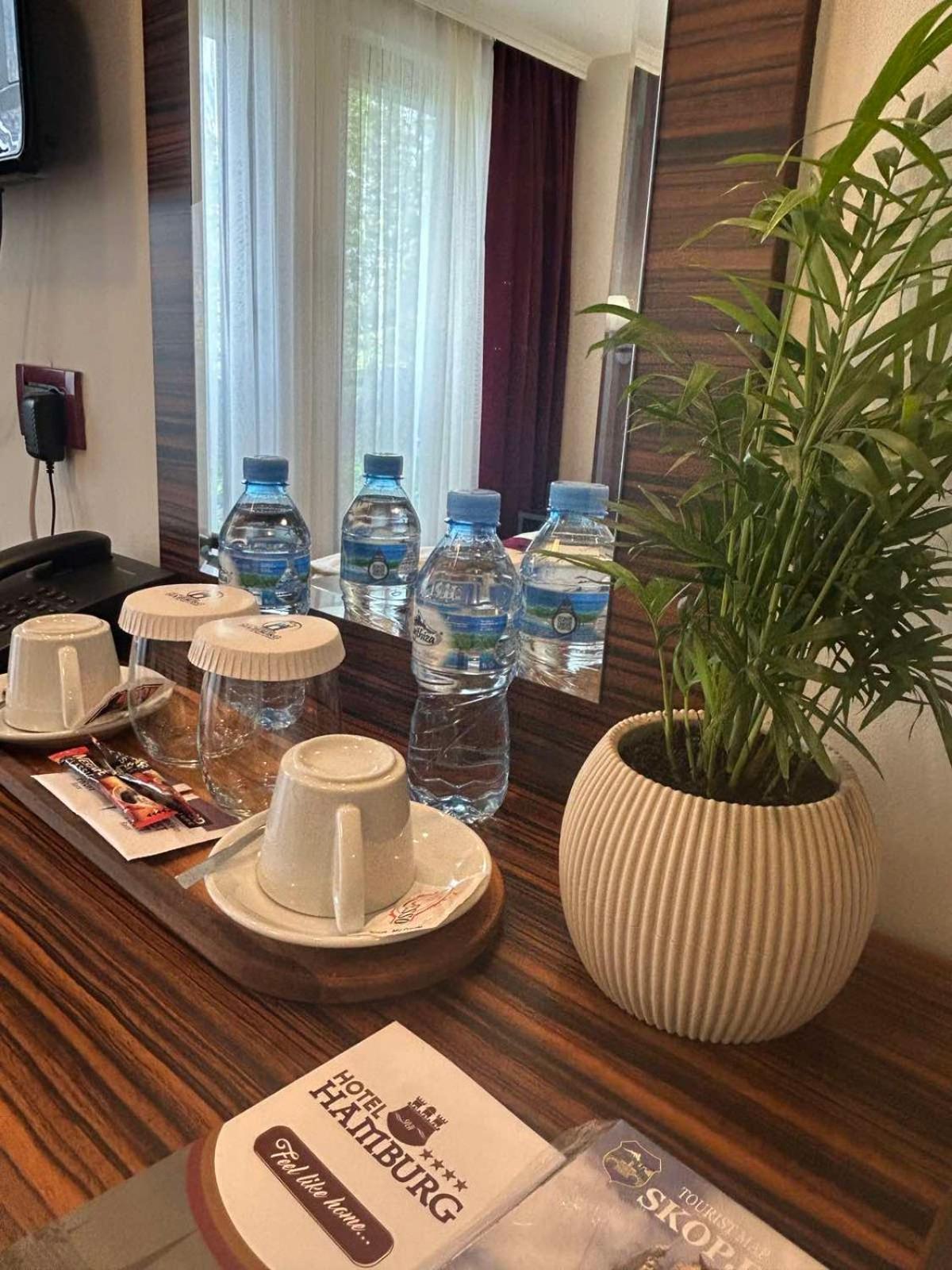 Hotel Hamburg Скопье Экстерьер фото