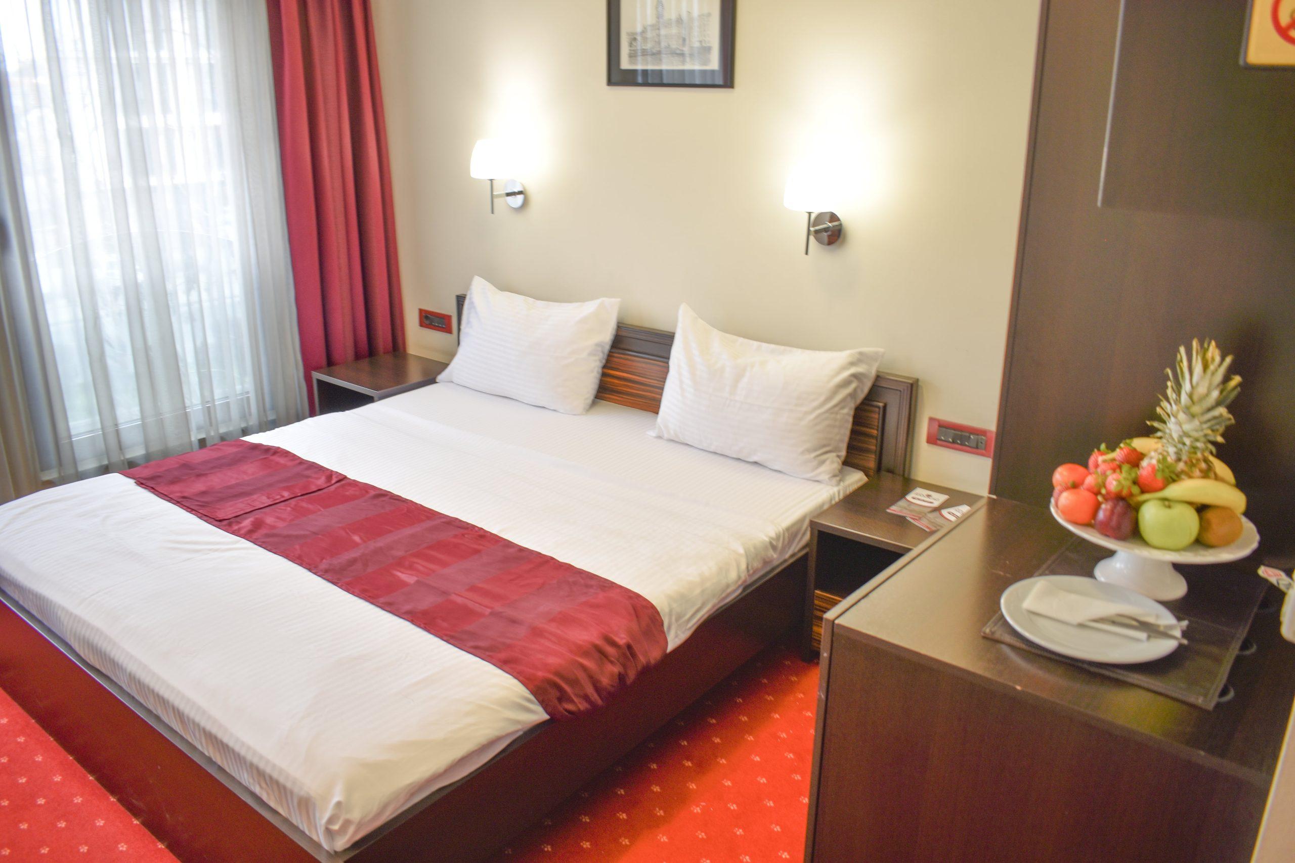 Hotel Hamburg Скопье Экстерьер фото