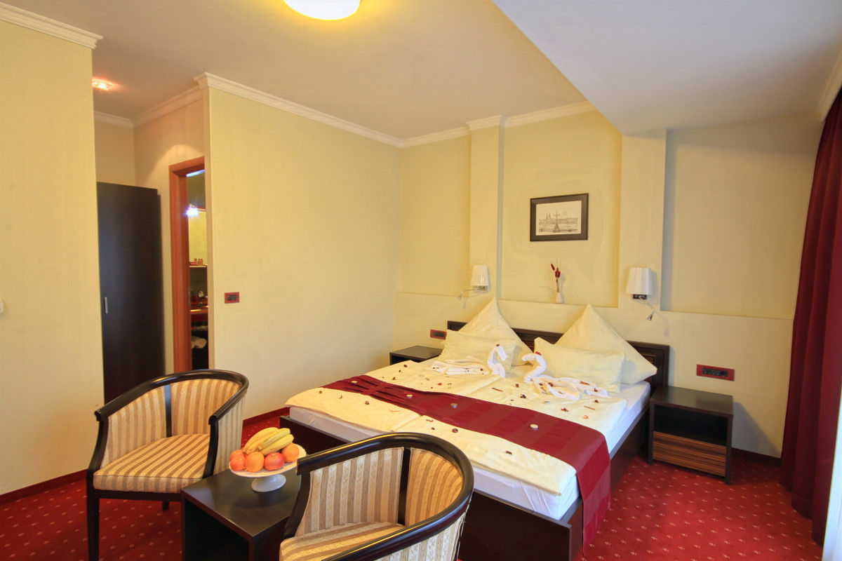 Hotel Hamburg Скопье Экстерьер фото