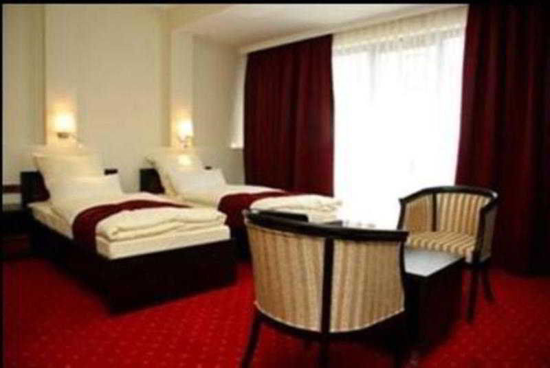 Hotel Hamburg Скопье Экстерьер фото